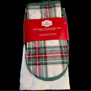 Holiday Time Festive Plaid “Merry and Bright” Kitchen Set (4 Pieces)